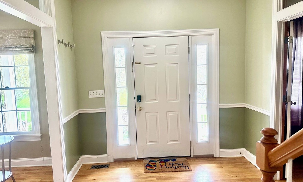 Hudson House | Spacious 6-bedroom house with AC in Hudson