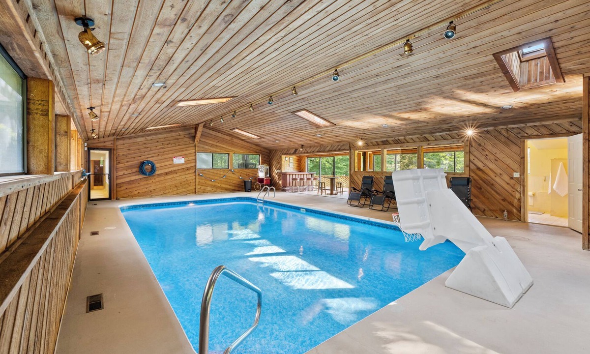 Washingtonville House | Spacious 7BR Villa on 14 Acres w/Indoor Pool