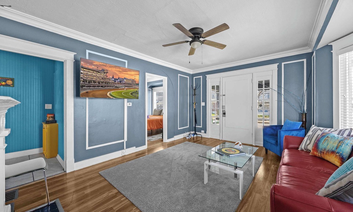 Merriwether House | Spacious and relaxing unit in Lou's Art District!