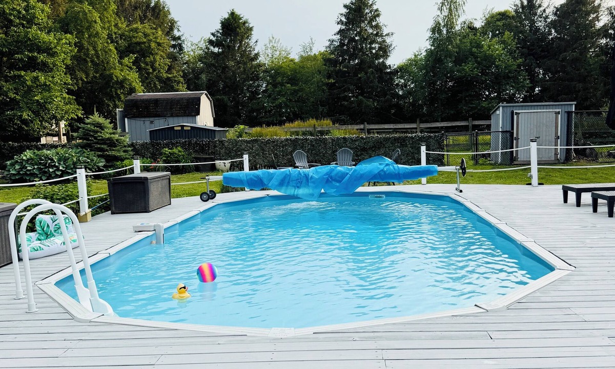Cutchogue House | Spacious and Renovated Summer Home with w/Pool & Hot tub