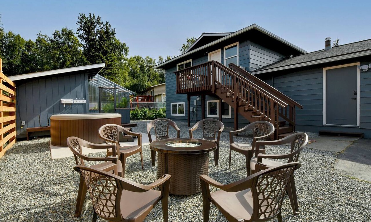Northeast Anchorage House | Spacious, bright 5-bedroom in Anchorage with hot tub & great outdoor space!