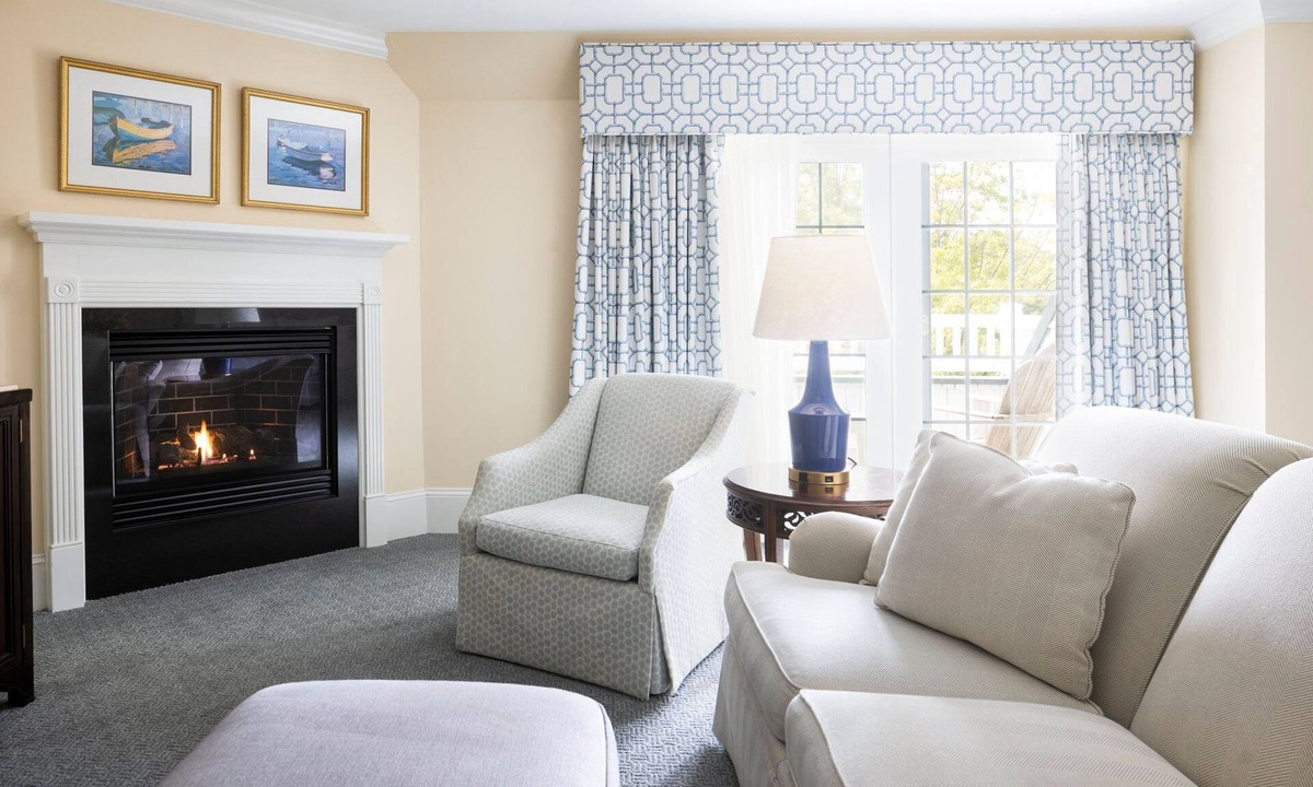 Country Club Estates Apartment | Spacious Club Suite | Fireplace & Kitchenette