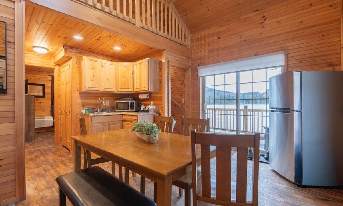 Bethlehem Cabin | Spacious Couples Log Cabin White Mountains