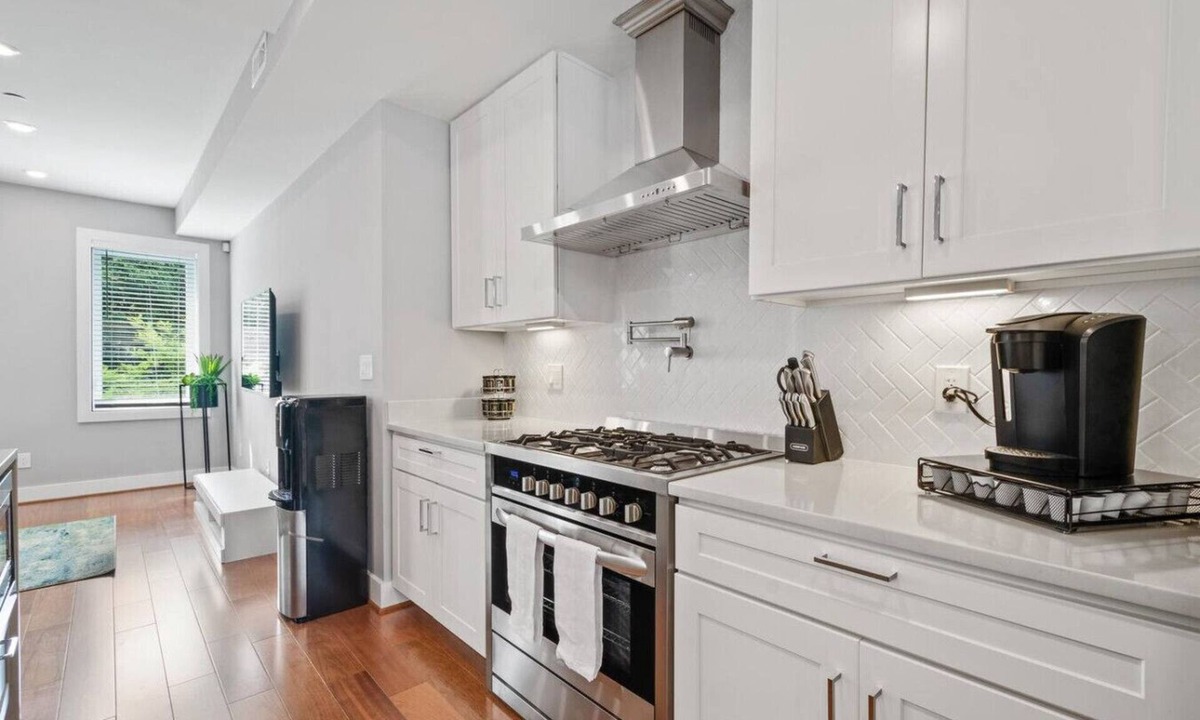 Trinidad Hotel | Spacious DC home, H St. Corridor, Laundry, Garage