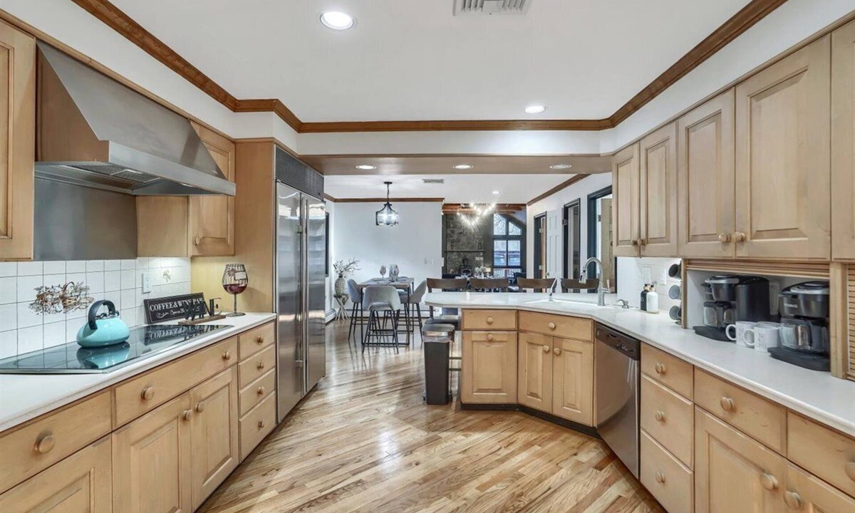 South Blooming Grove House | Spacious Family Oasis ~ Heated Pool ~ Hot Tub~ Backyard