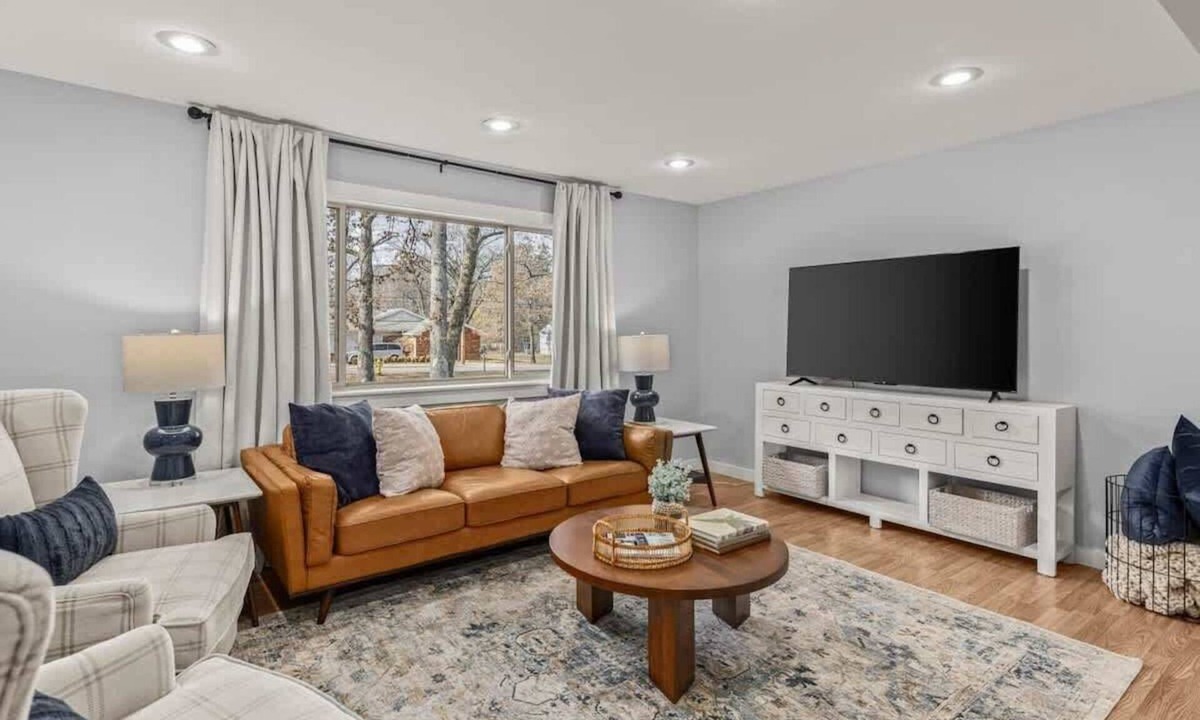 Siloam Springs House | Spacious Family Haven - Walk to Downtown & JBU