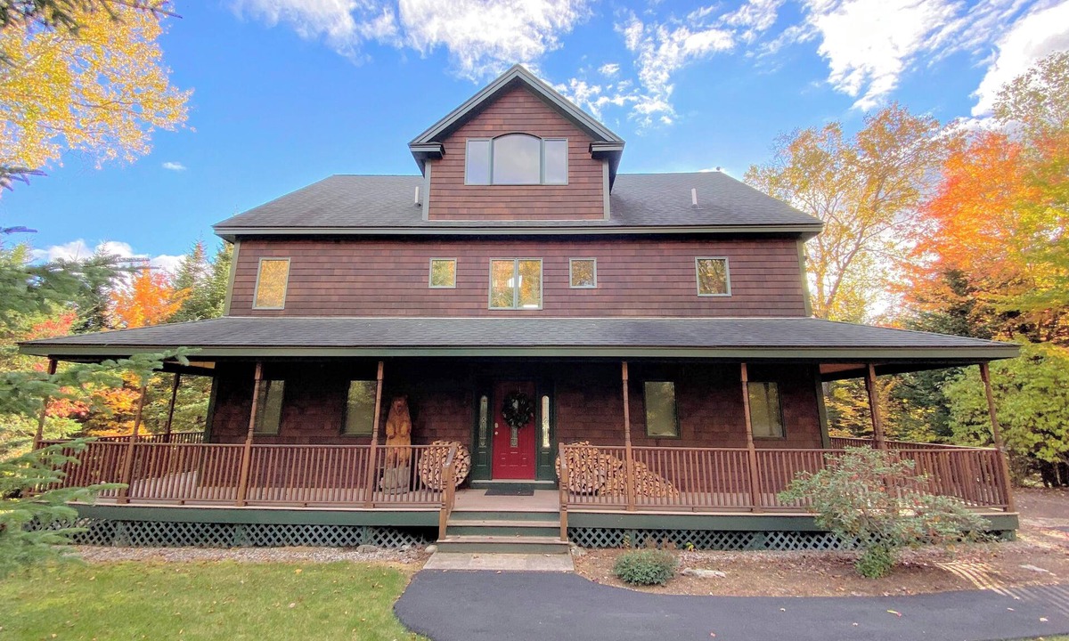 Carroll House | Spacious home, ski views, pool table, foosball, privacy, steps to Mt Wash Hotel and dog friendly!