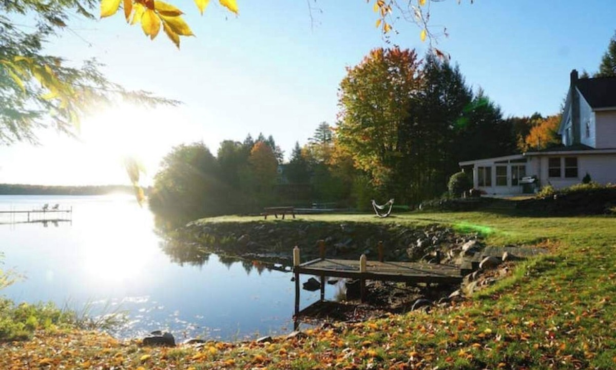 Farmington House | Spacious lakefront home with 5 bedrooms & hot tub!