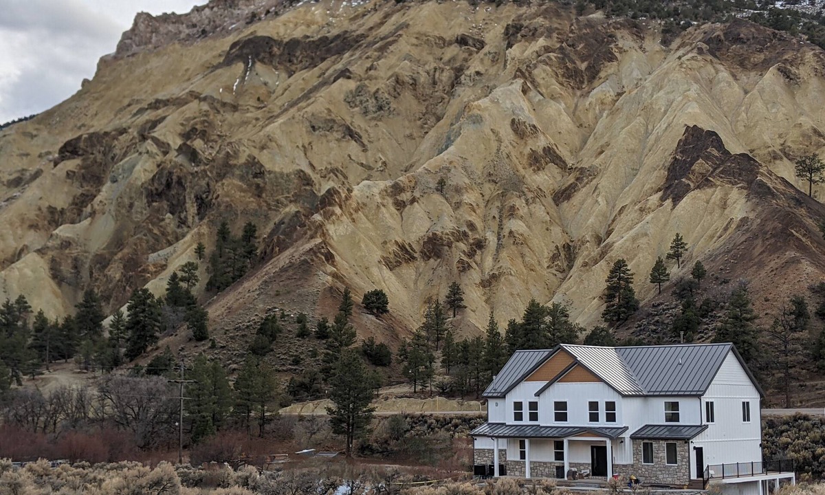 Sevier Cabin | Spacious lodge viewing the Big Rock Candy Mountain