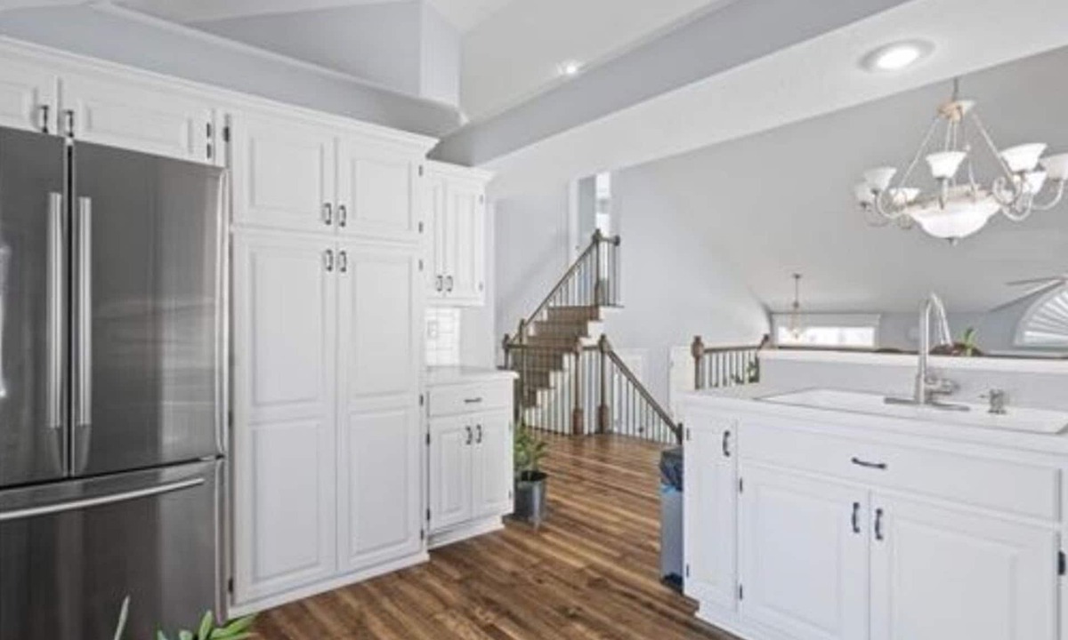 Blue Springs House | Spacious+Near Lakes 15 mins from Stadium Sleeps 12