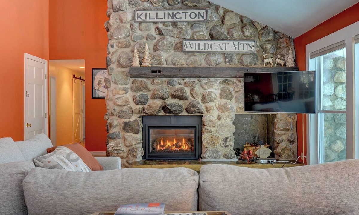 North Conway House | Spacious North Conway Retreat, Sleeps 15, 4 Baths, Near Village and Cranmore