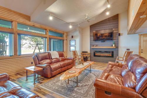Town of Webb House | Spacious Old Forge Condo w/Patio & Fire Pit!