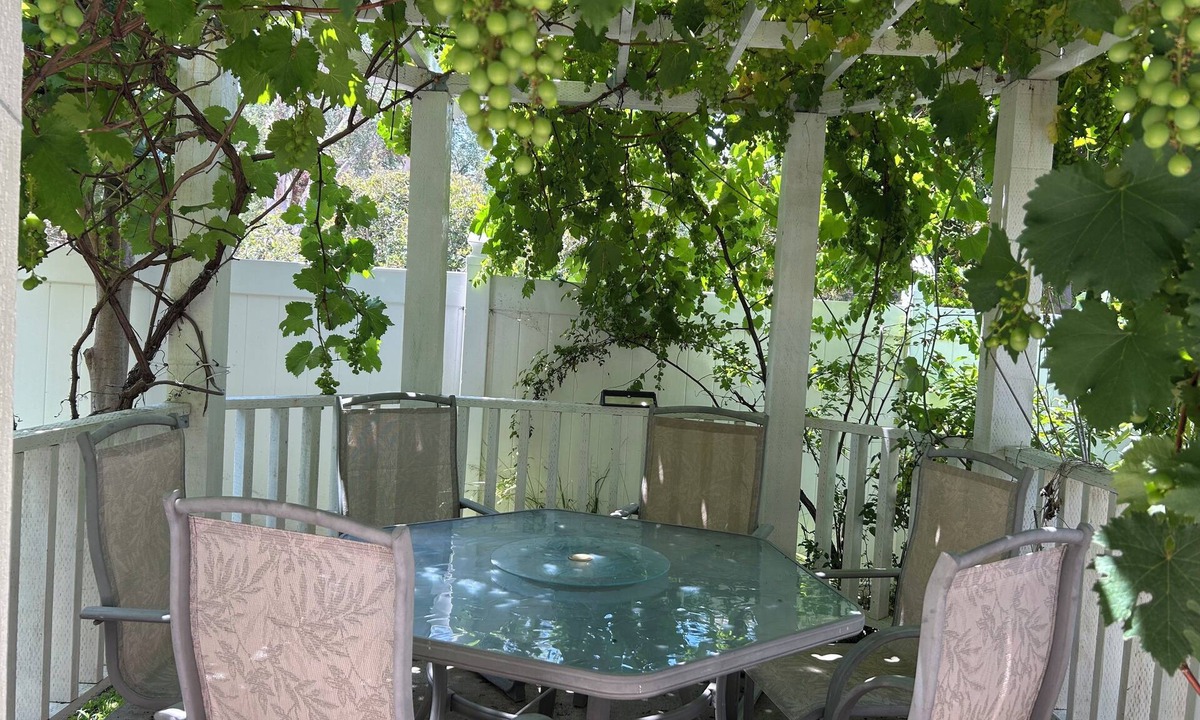 East Pasadena House | Spacious Pasadena home Near Cal Tech & Old Town