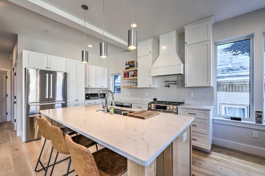 East Bayside House | Spacious Portland Home: Walk Downtown!