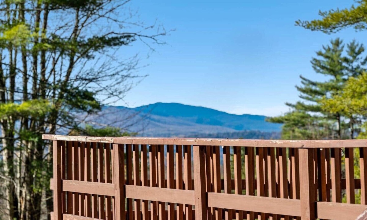 Eastern Vermont Ski Chalet | Spacious Ski Home - 10 Miles to Stowe 3 bed 4 bath