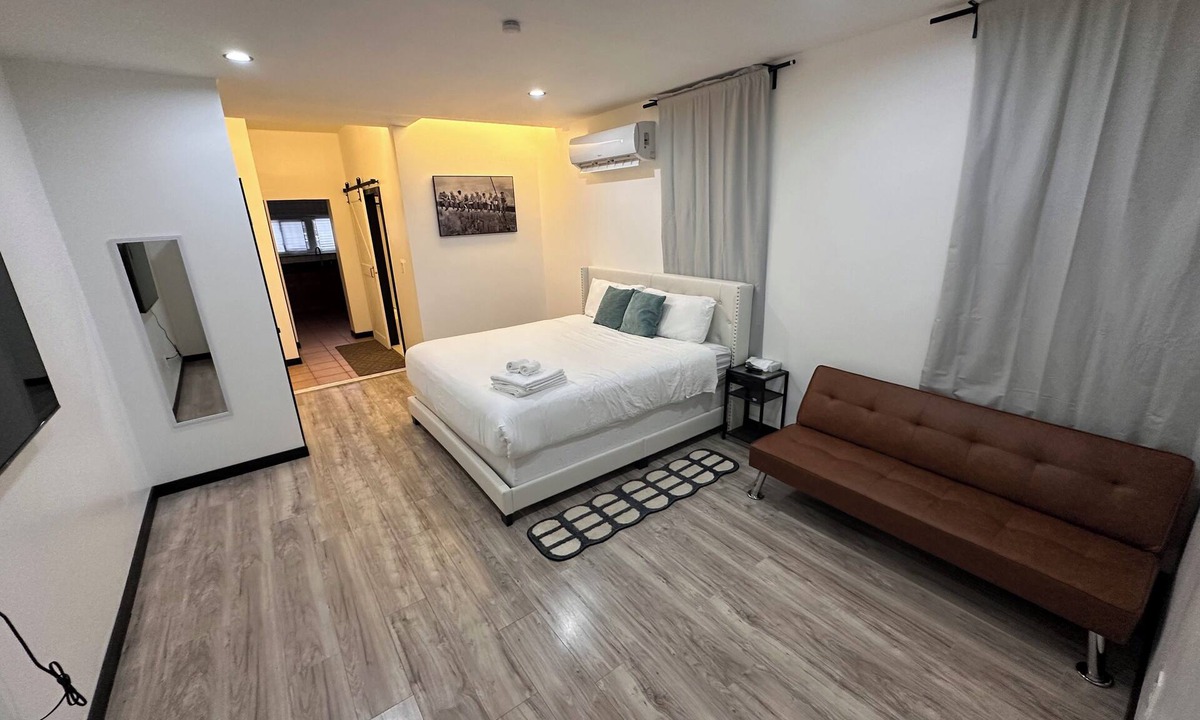 Newbold Apartment | Spacious Studio with King Bed