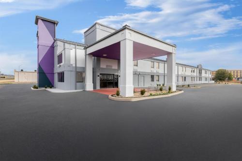Muskogee Hotel | Spark By Hilton Muskogee