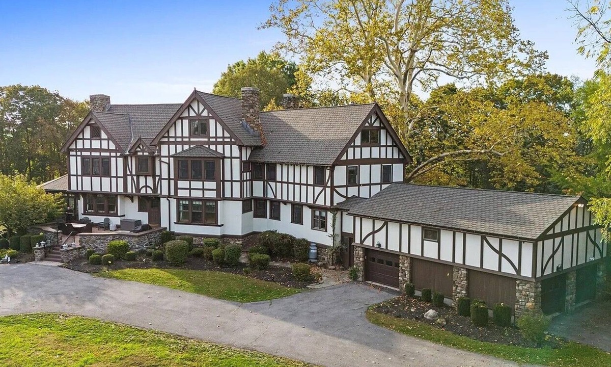 Goshen House | Spectacular Historic Mansion w/Pool&Tennis