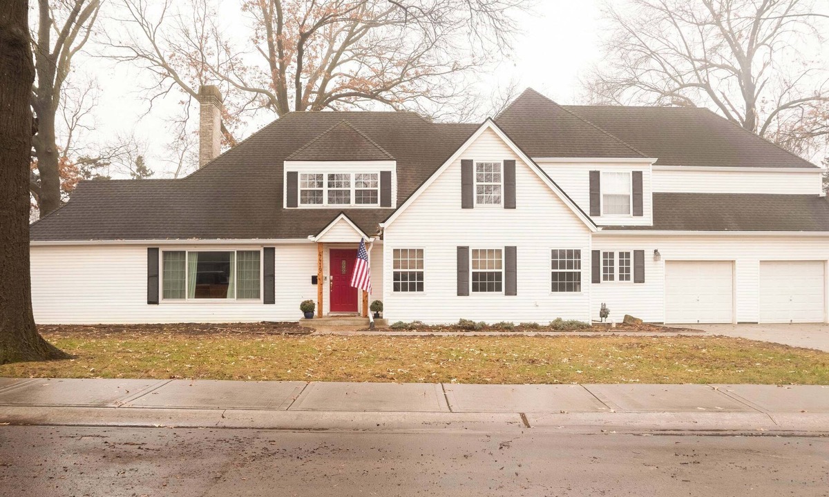 Olathe House | Sprawling boldly designed home featuring 3 king beds, with a movie and game room