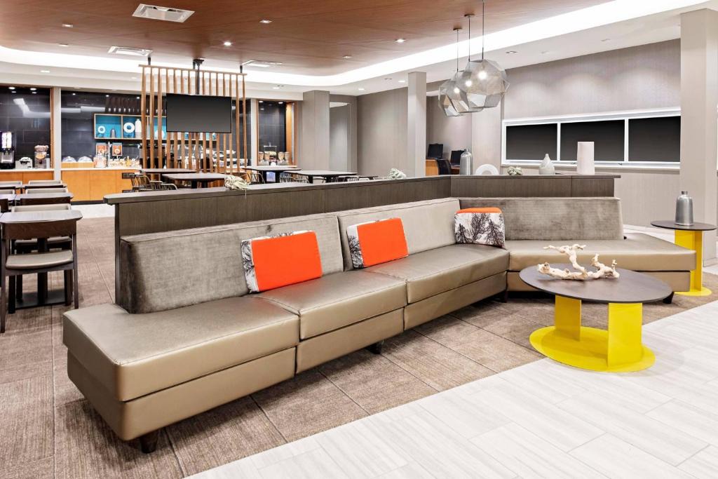 West Plaza Hotel | SpringHill Suites by Marriott Kansas City Plaza