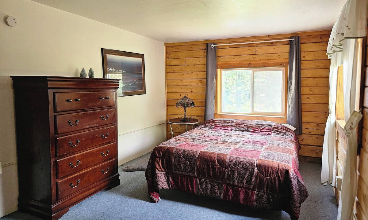 Kenny Lake Cabin | Spruce House: 8 Bedroom Family Cabin