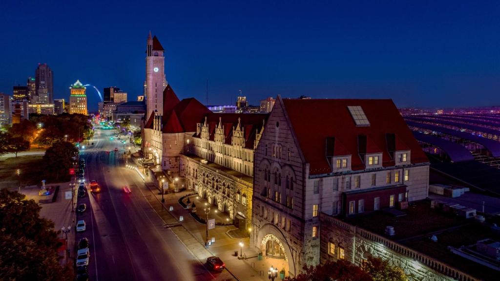 Downtown West Hotel | St. Louis Union Station Hotel, Curio Collection by Hilton