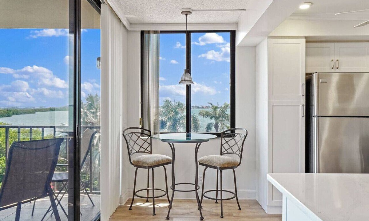 Isla del Sol Condo | St. Pete Isla Del Sol Bahia J-408: 2BD/2BA