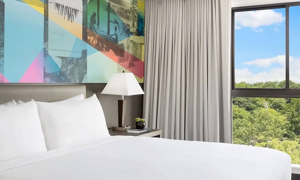 Lower Allston Hotel | Standard 2 Queens Room at Studio Allston Hotel