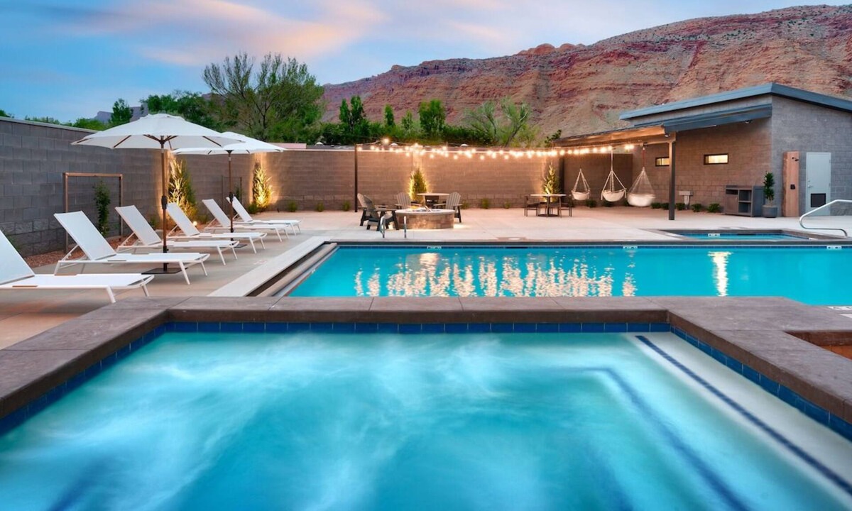 Moab Hotel | Standard King at Gravity Haus Moab, Outdoor Pool, Free Parking