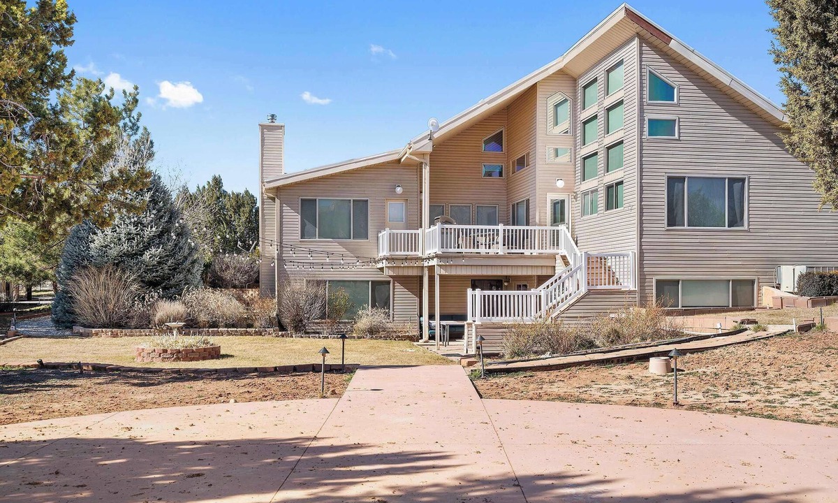 New Harmony House | Starry Nites Ranch Spacious Family Escape