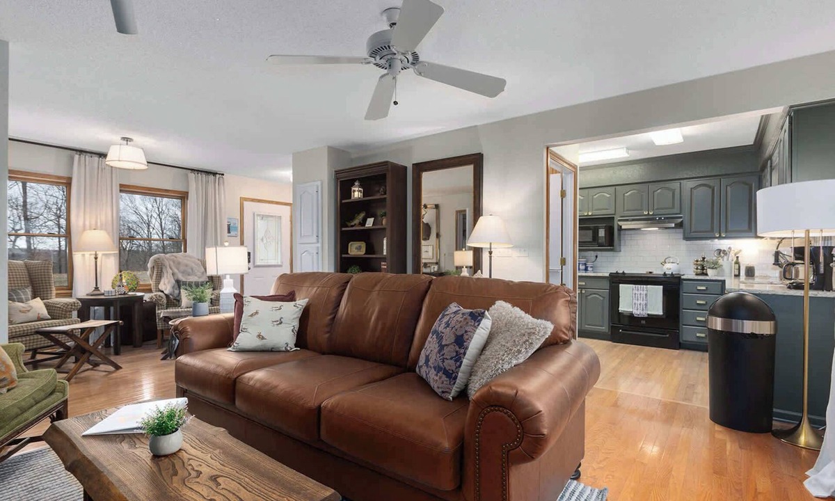 Warsaw House | Stay on Truman Lake|4 BR|Fire Pit+Arcade Nature