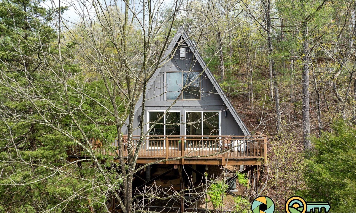 Basye Ski Chalet | Steps from Bryce Resort - Ski slope views & golf