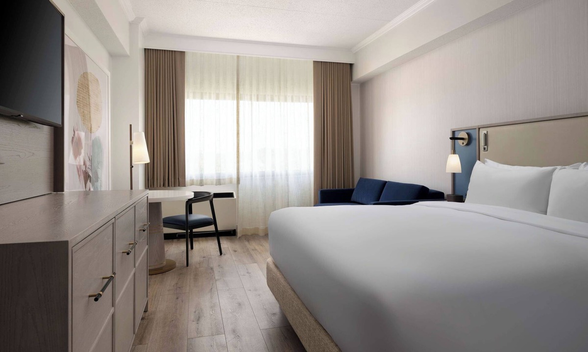 White Plains Hotel | Steps from Shops & Transit – Central White Plains Suite