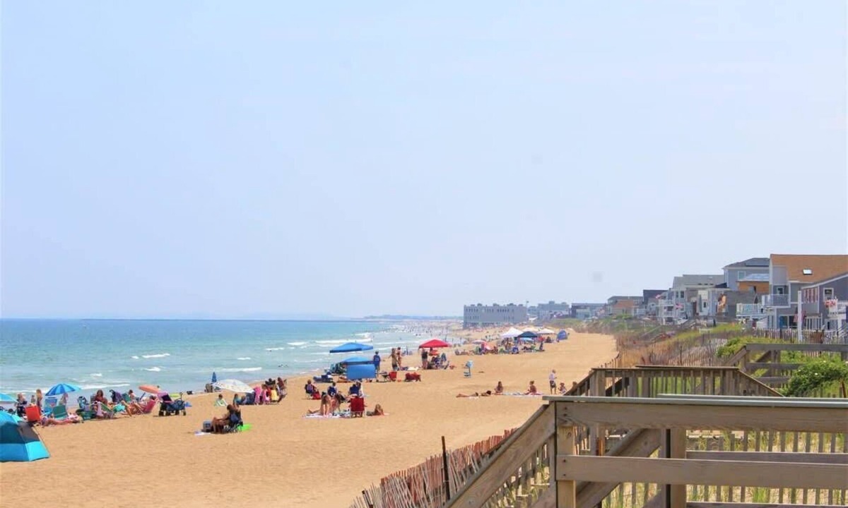 Salisbury Beach Apartment | Steps to Beach | Cozy 1BR | Parking