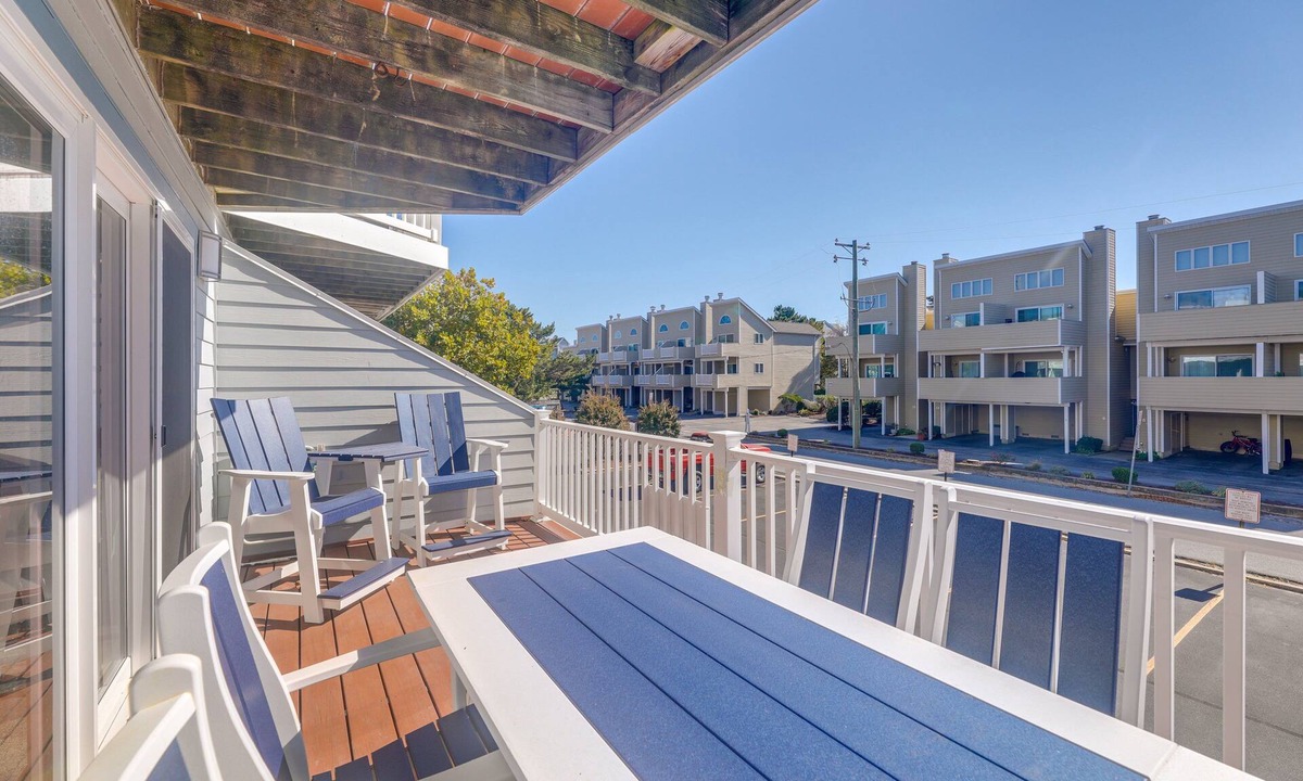 Fenwick Island House | Steps to Ocean: Colorful Beach Townhouse in Fenwick Island