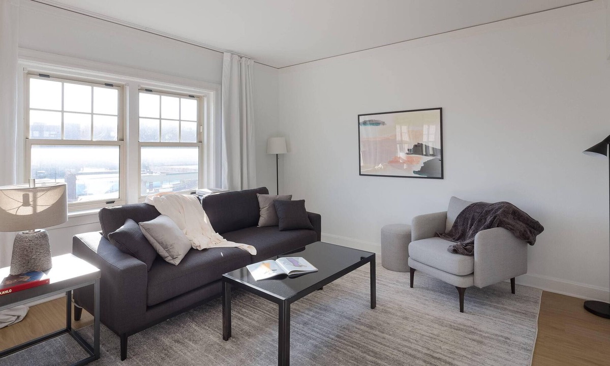 Midtown - Westport Apartment | Steps to Shops, Eats | Easy Access + W&D | Zencity