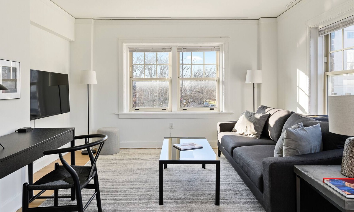 Midtown - Westport Apartment | Steps to Shops, Eats | Easy Access + W&D | Zencity