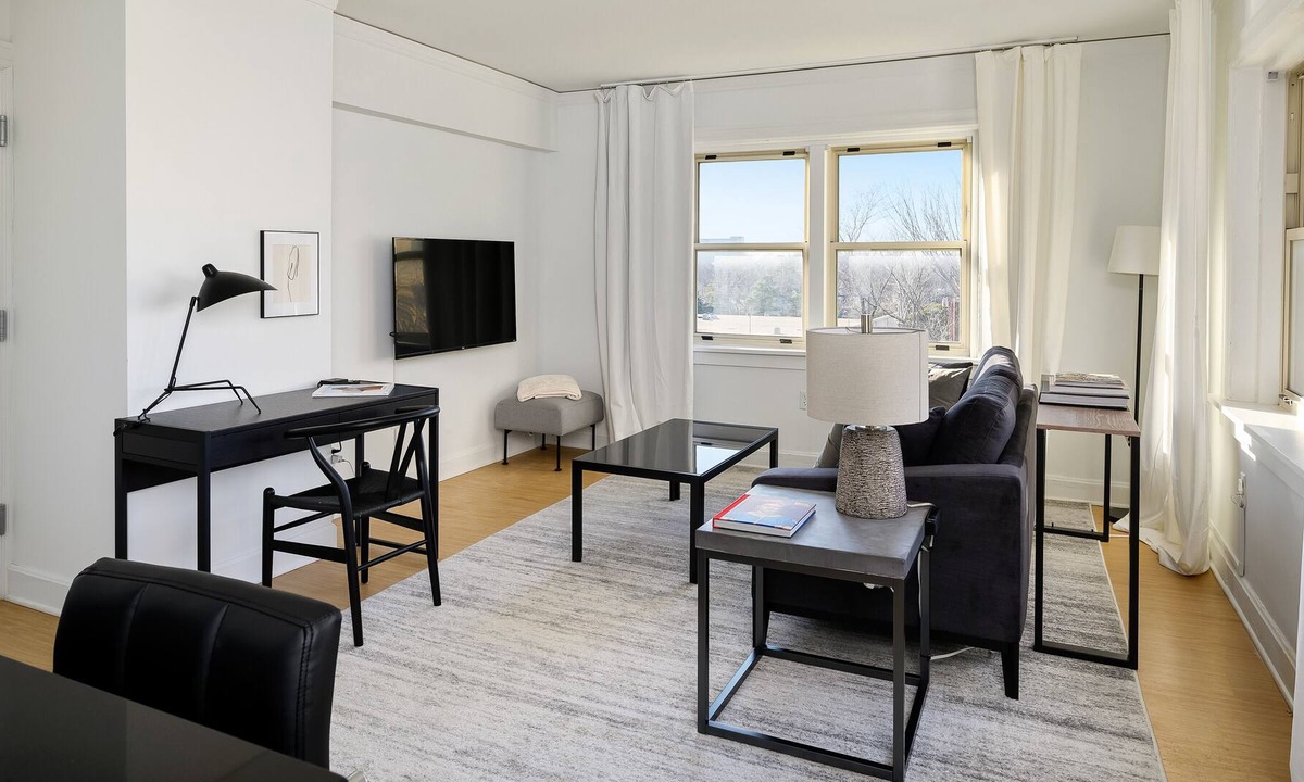 Midtown - Westport Apartment | Steps to Shops, Eats | Easy Access + W&D | Zencity