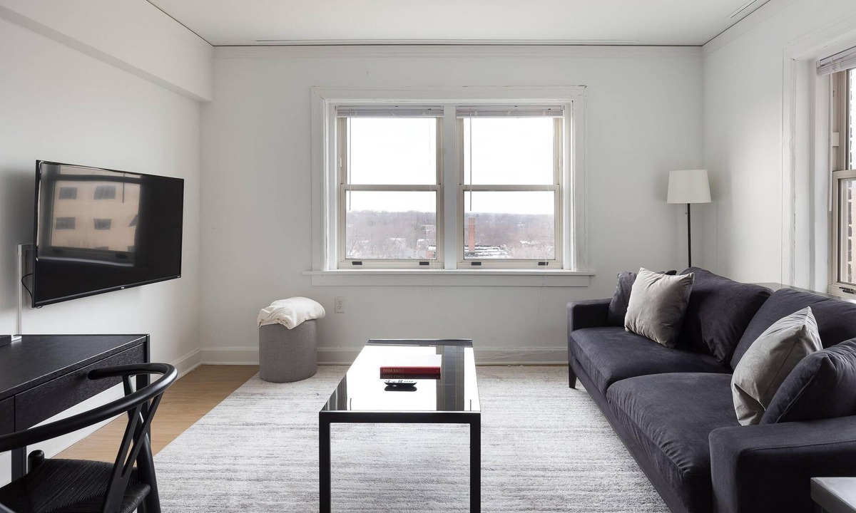 Midtown - Westport Apartment | Steps to Shops, Eats | Easy Access + W&D | Zencity
