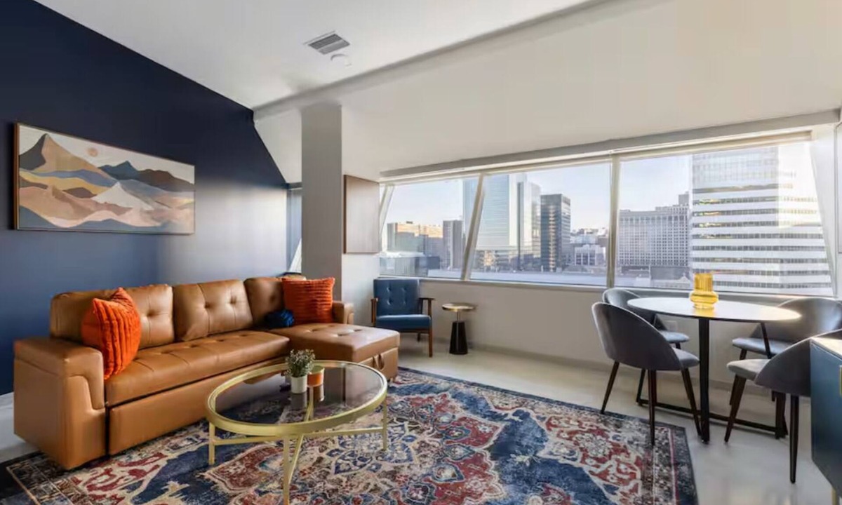 Downtown Cleveland Apartment | Steps to Stadiums & Nightlife, Luxe Apt with Free Parking, Gym, and Lake View