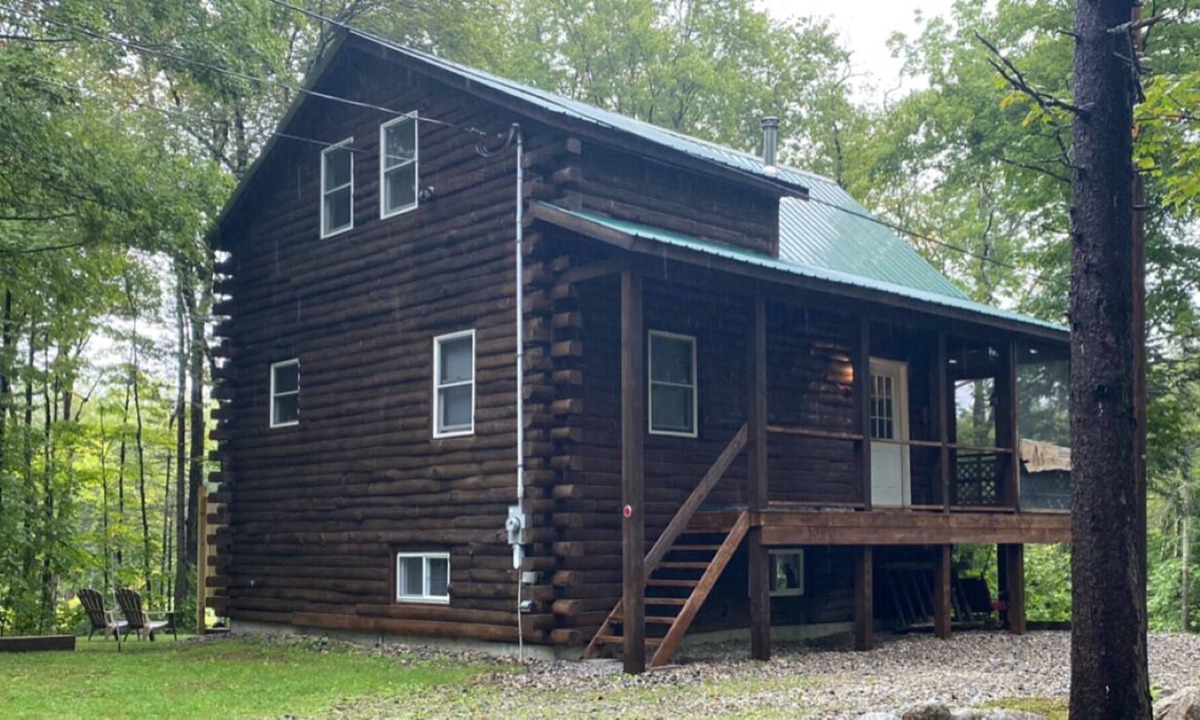 Ellsworth Cabin | Stinson Lake Charming & Spacious Log Cabin
