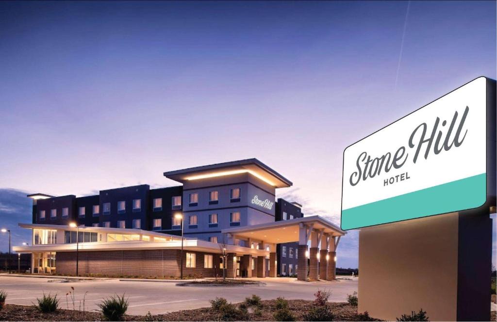 Lawrence Hotel | StoneHill Lawrence, Trademark Collection by Wyndham