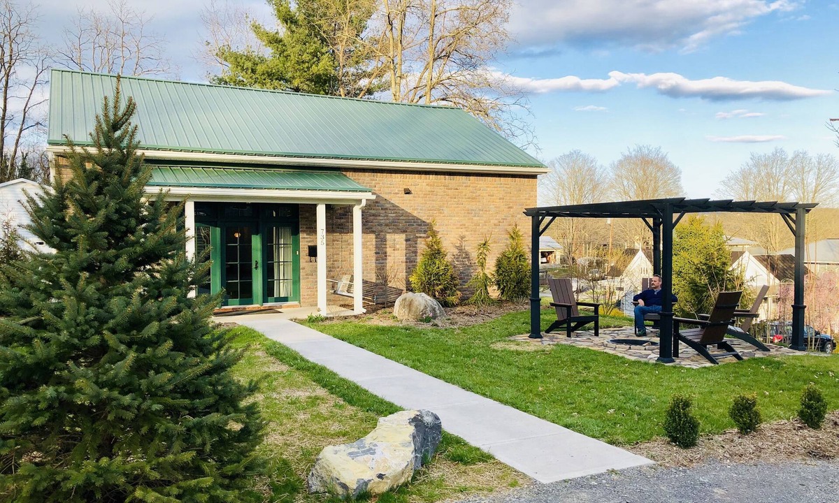 Lewisburg House | STONES THROW RETREAT in Downtown Lewisburg