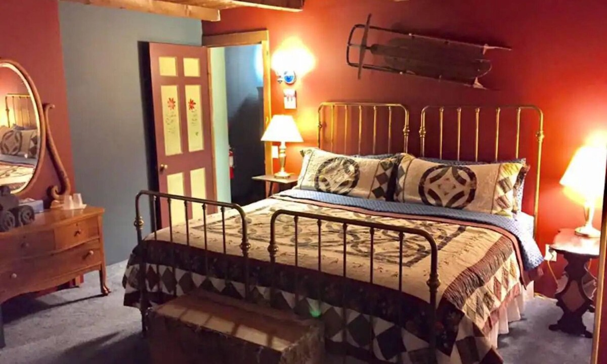 Waterbury Cabin | Stowe Austrian Chalet