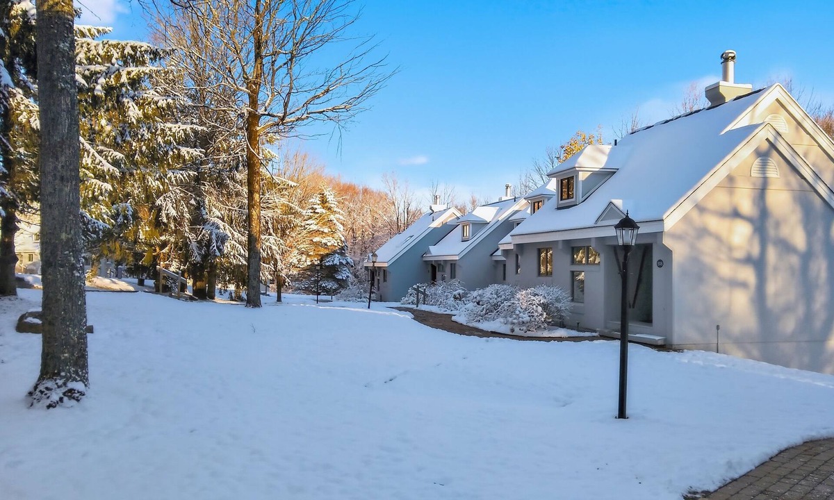 Stratton Mountain House | Stratton Comfort, Convenience & Private Hot Tub