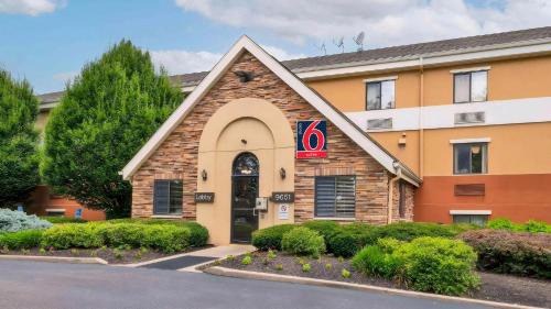 Parkdale Hotel | Studio 6 Extended Stay Fairfield, OH - Cincinnati