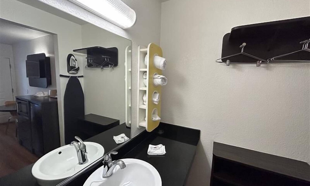 La Sierra Hotel | Studio 6 Suites - Riverside, Ca