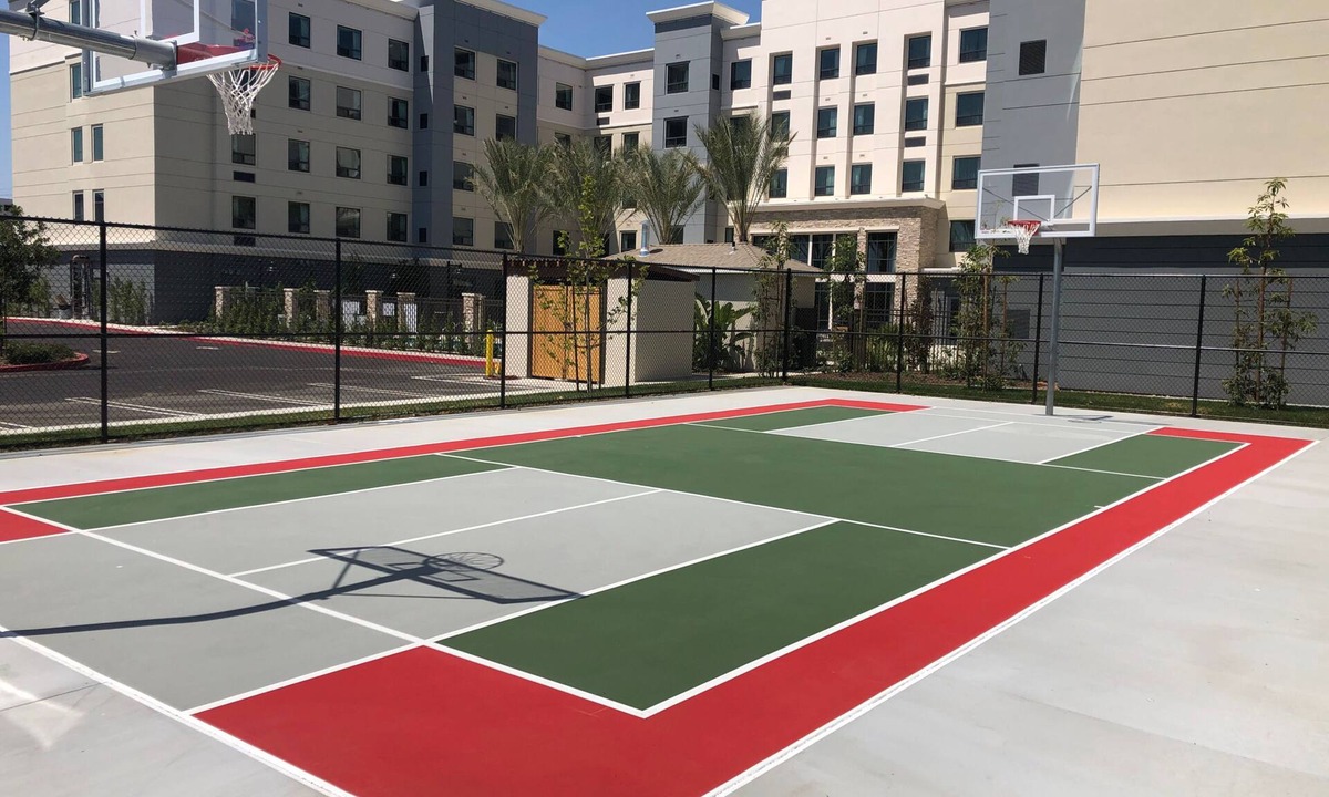 Irvine Business Complex Apartment | Studio Suite w/Breakfast, Pool & Full Kitchen