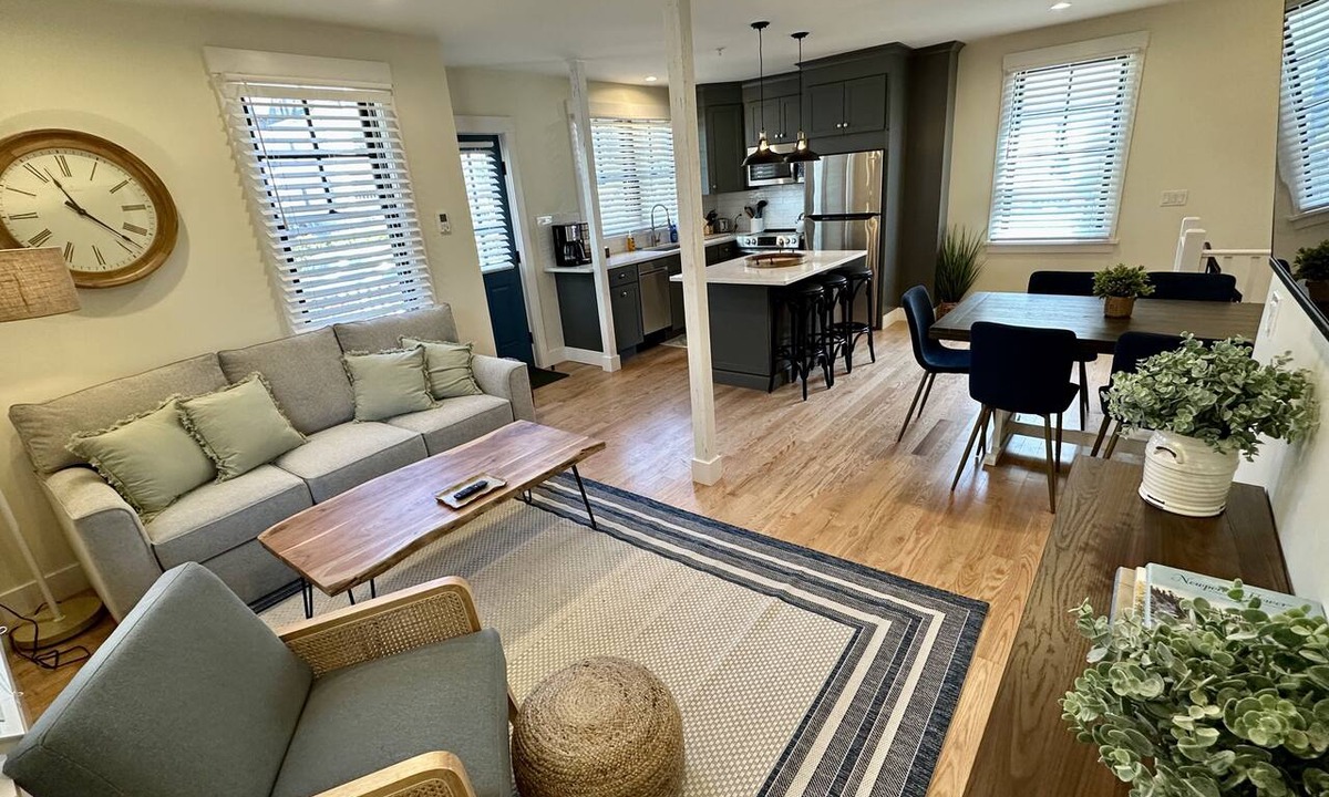 Yachting Village Hotel | Stunning downtown Newport RI vibes in this stunning renovated 2BR apartment off Historic Thames Street! 2 queen beds + pull-out sofa (sleeps 6), full stocked kitchen, private deck entry, AC, 2 TVs, off-street parking. Steps to dining, wharfs. Enjoy!