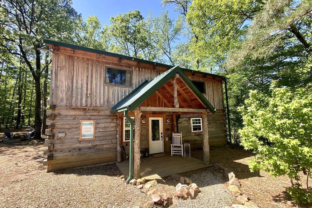 Boles Cabin | Stunning Group Cabin with Beautiful Surroundings and Hiking Trails in Arkansas